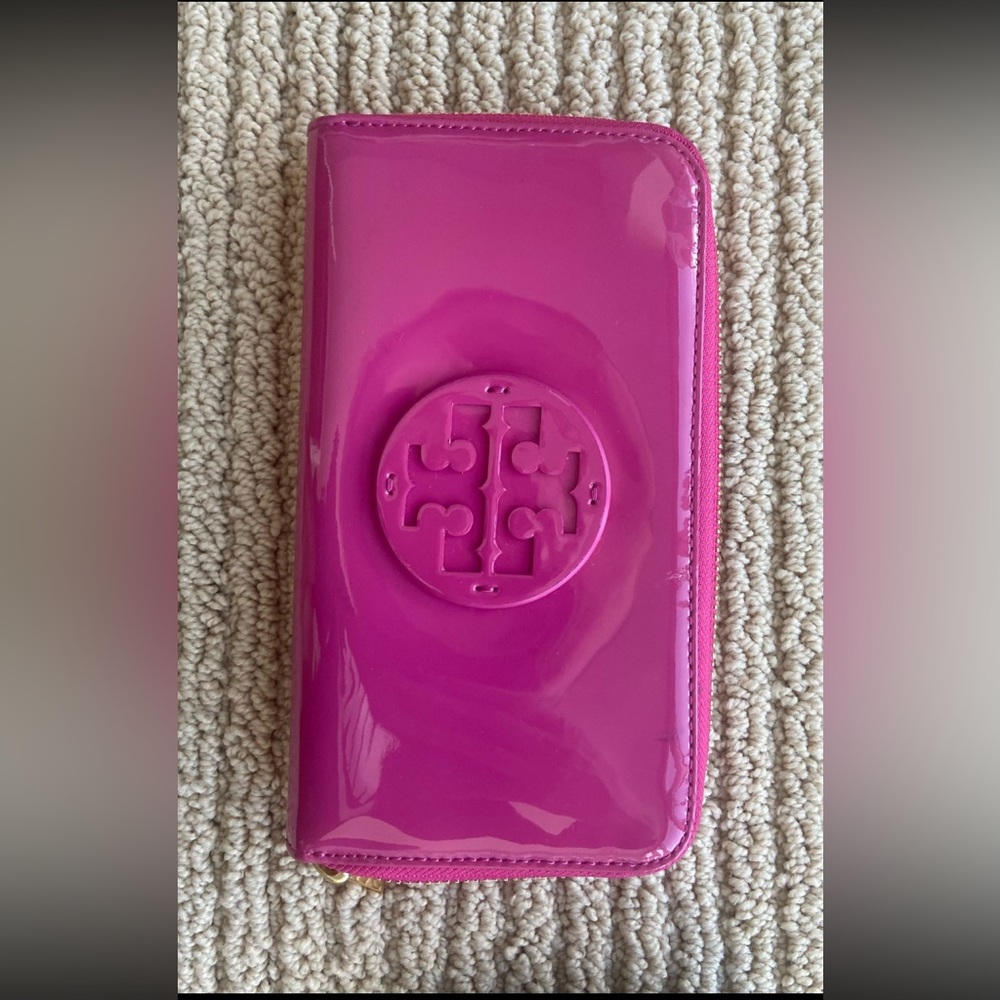 Pink Tory Burch wallet